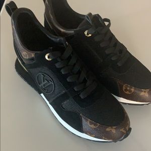 Louis Vuitton run away sneakers size 10 woman